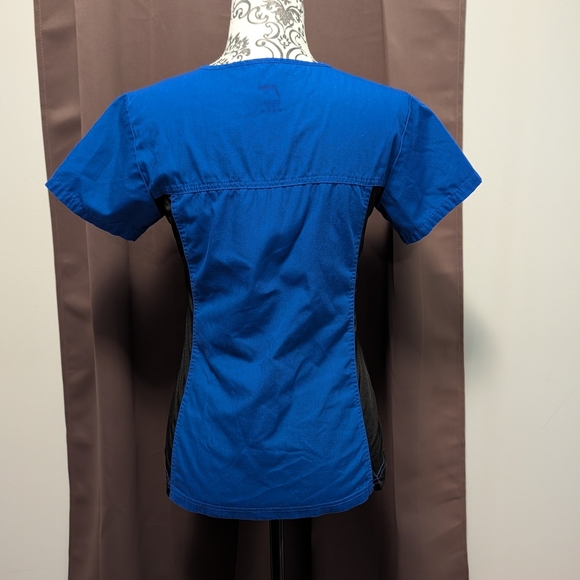 🖤 2 MOBB Colorblock Scrub Tops - Picture 3 of 9